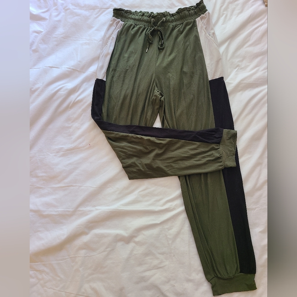 No Boundaries Olive Jogger Pants